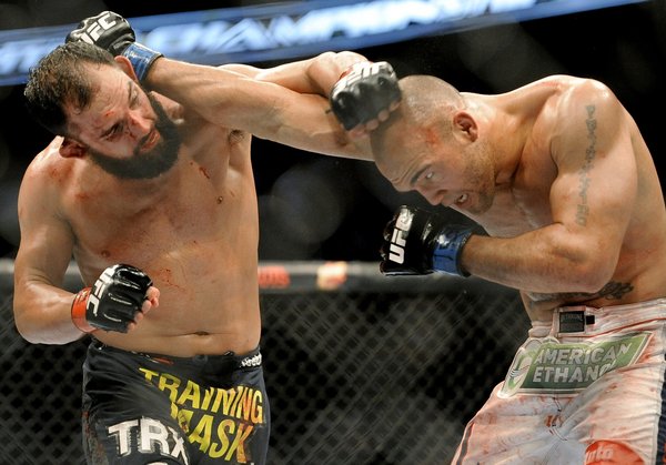 UFC 171: Johny Hendricks defeats Robbie Lawler by unanimous&nbsp;decision